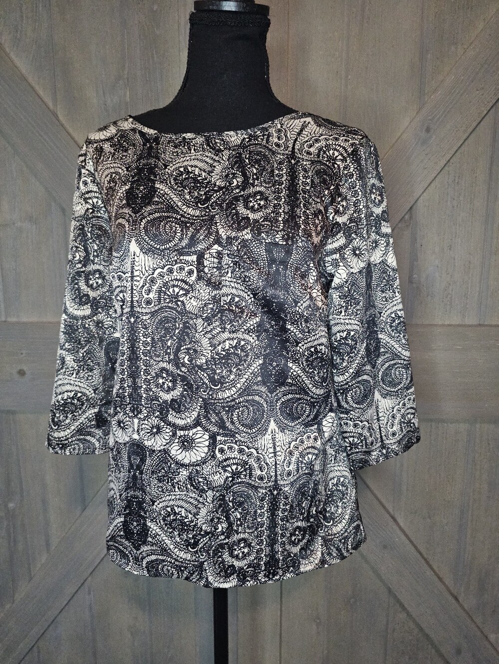 A.n.a Black & White Blouse sz Small